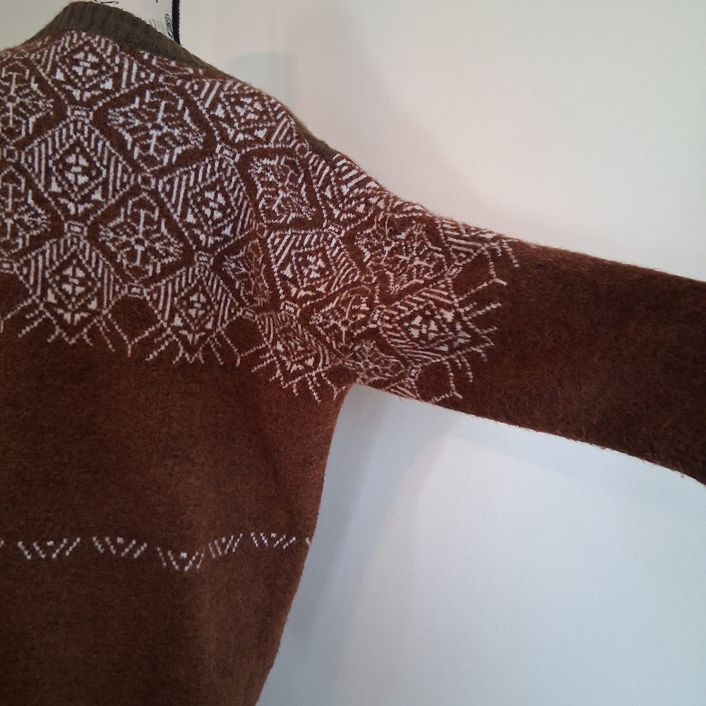 Elegant Olive and Brown Cable Knit Sweater - Picture 6 of 14
